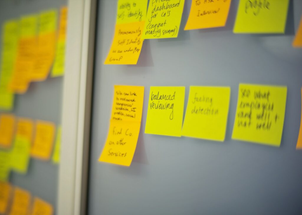 Zwinne zarządzanie strategiczne – jak firmy adaptują metody Agile w planowaniu długoterminowym.