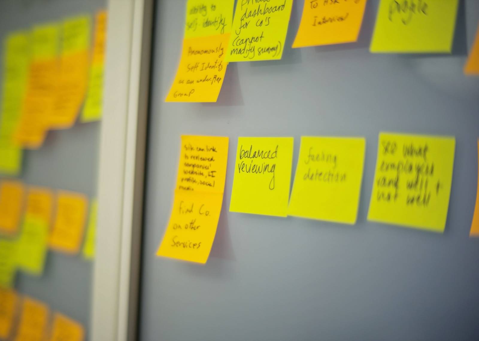 Zwinne zarządzanie strategiczne – jak firmy adoptują metody Agile w planowaniu długoterminowym